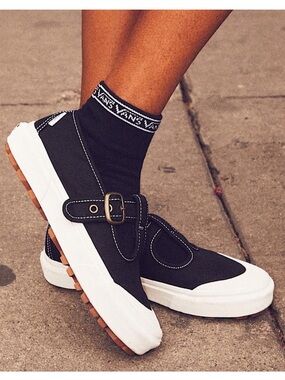 Vans T-Strap Mary Jane Canvas
Sneakers 🖤
